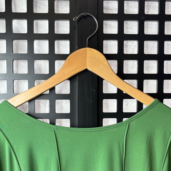 ๐ Ashley Stewart 26/28 Flowy Stretch Crew Neck Green Short Sleeve Top ๐ - Picture 4 of 11